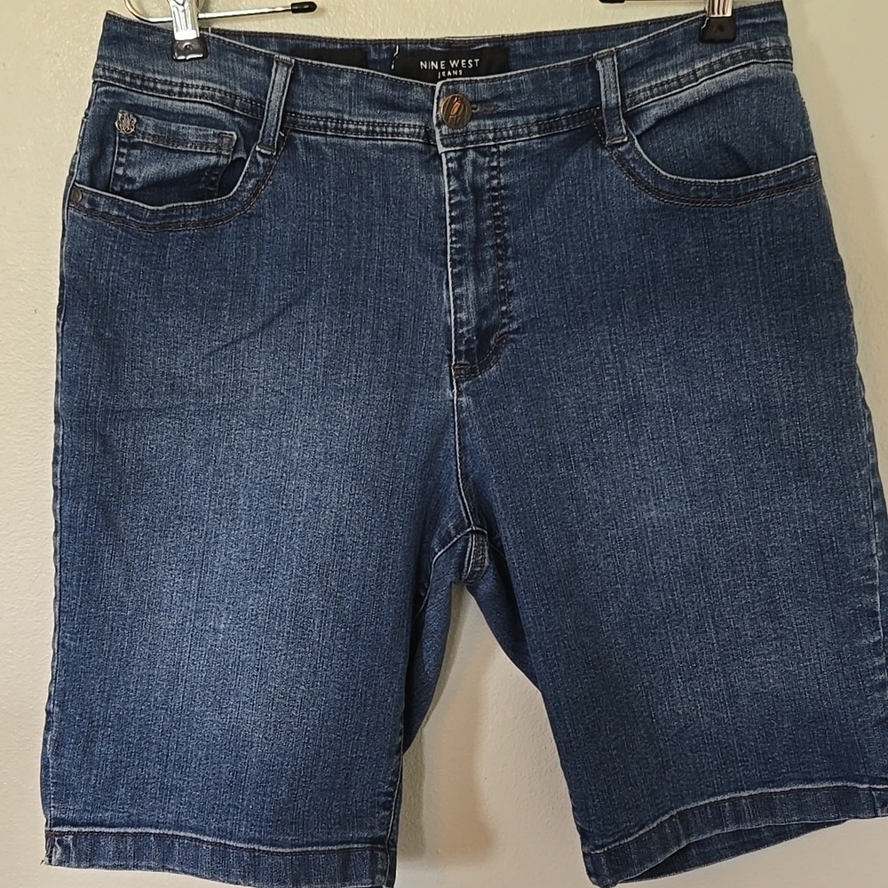Nine West Denim Mom Shorts Size 14